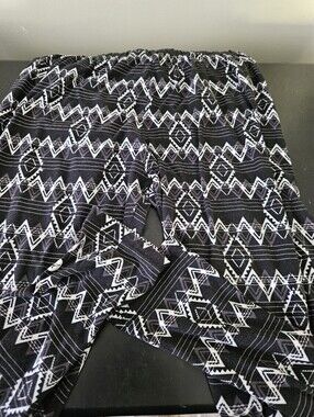 Black & White Geometric Sweetlegs Leggings